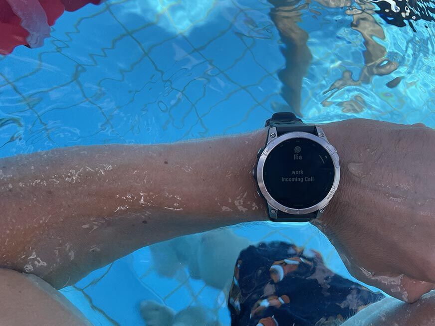 Входящий вызов на Garmin Fenix 7.